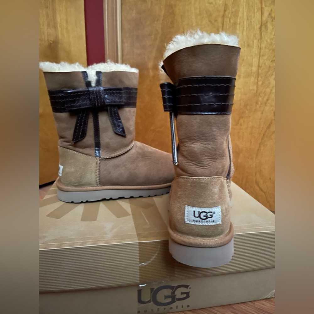 Ugg Bow Minis - Chestnut Size 9 - Nib - image 3